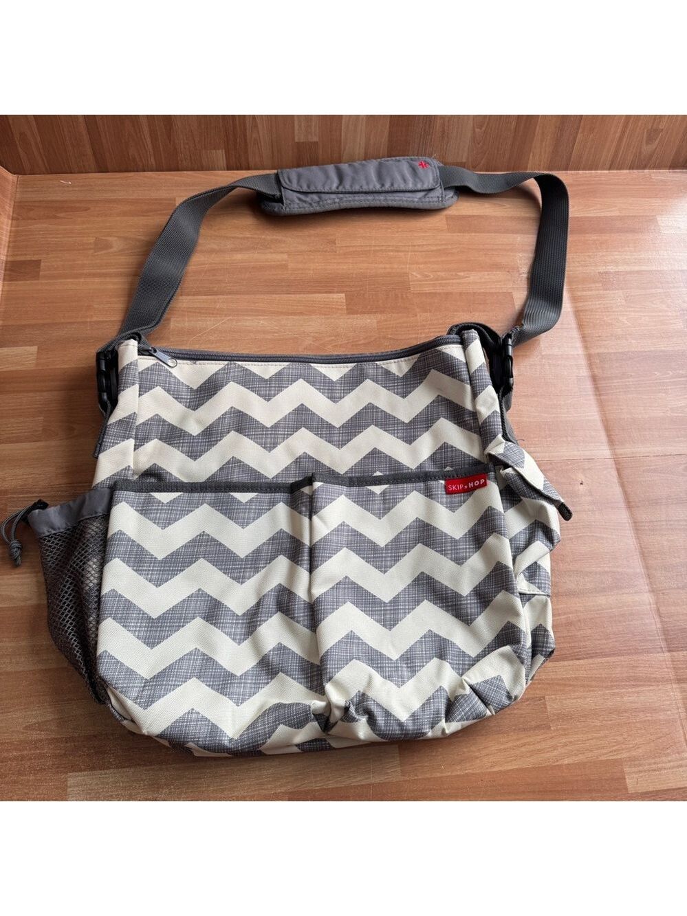 Skip Hop Dash Signature Messenger diaper bag gray chevron pattern.